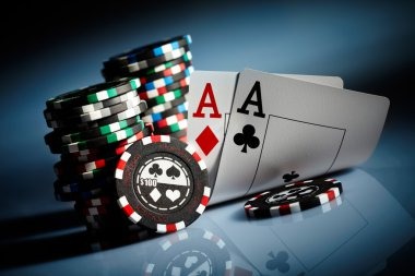 aon platform interface showing sportsbook markets, live-dealer tables, and slot games